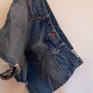 NWT VS PINK Denim Shorts Size 12 (31)
